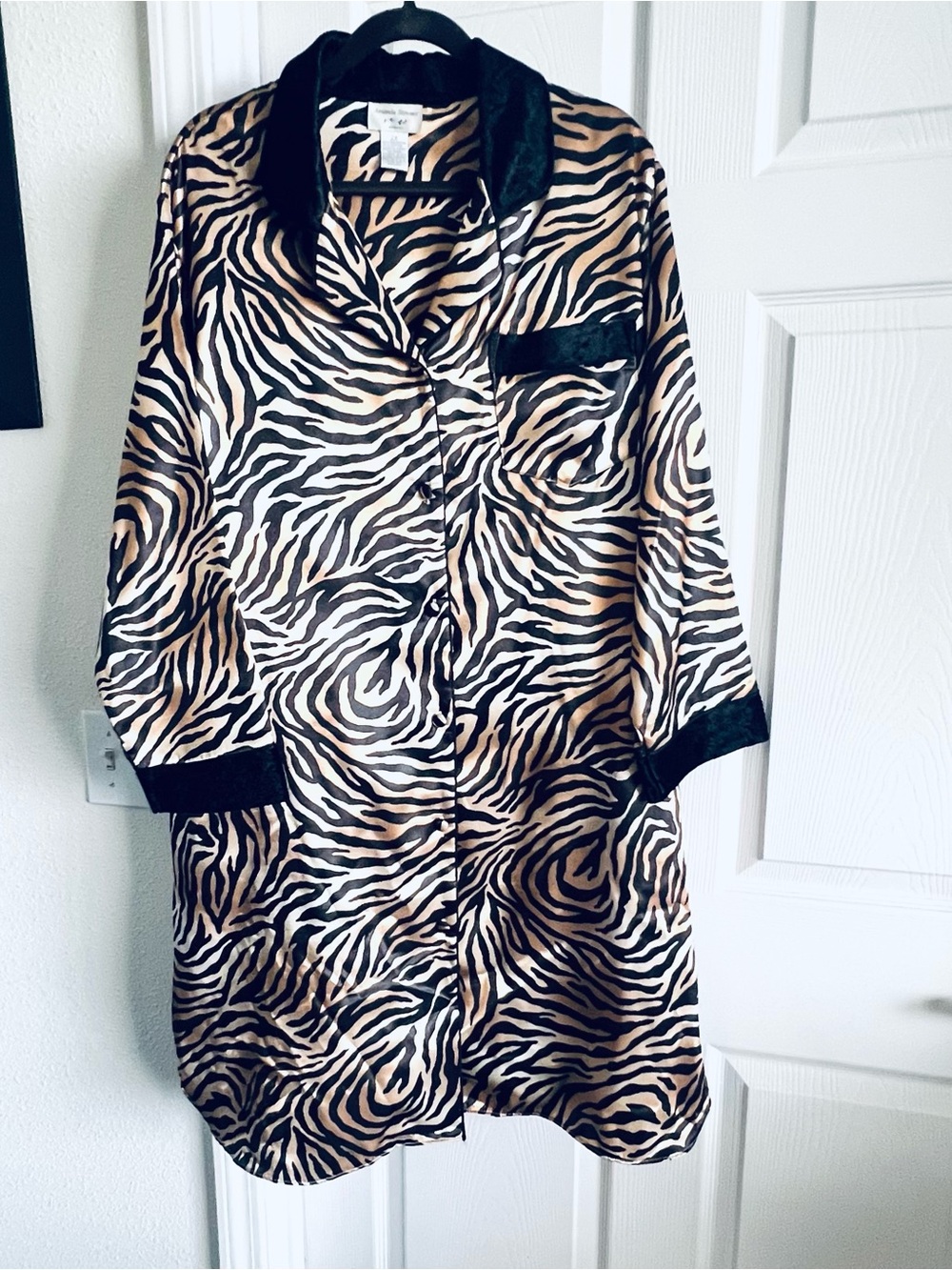 VTG Amanda Stewart Sz 2X Intimates Zebra vs Sleep Shirt